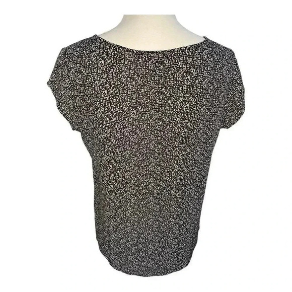 Express Women’s Small Lightweight Black & White Keyhole Top - Picture 3 of 4